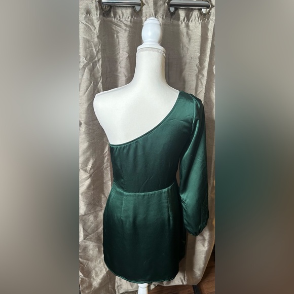 Abercrombie & Fitch - Picture 5 of 5